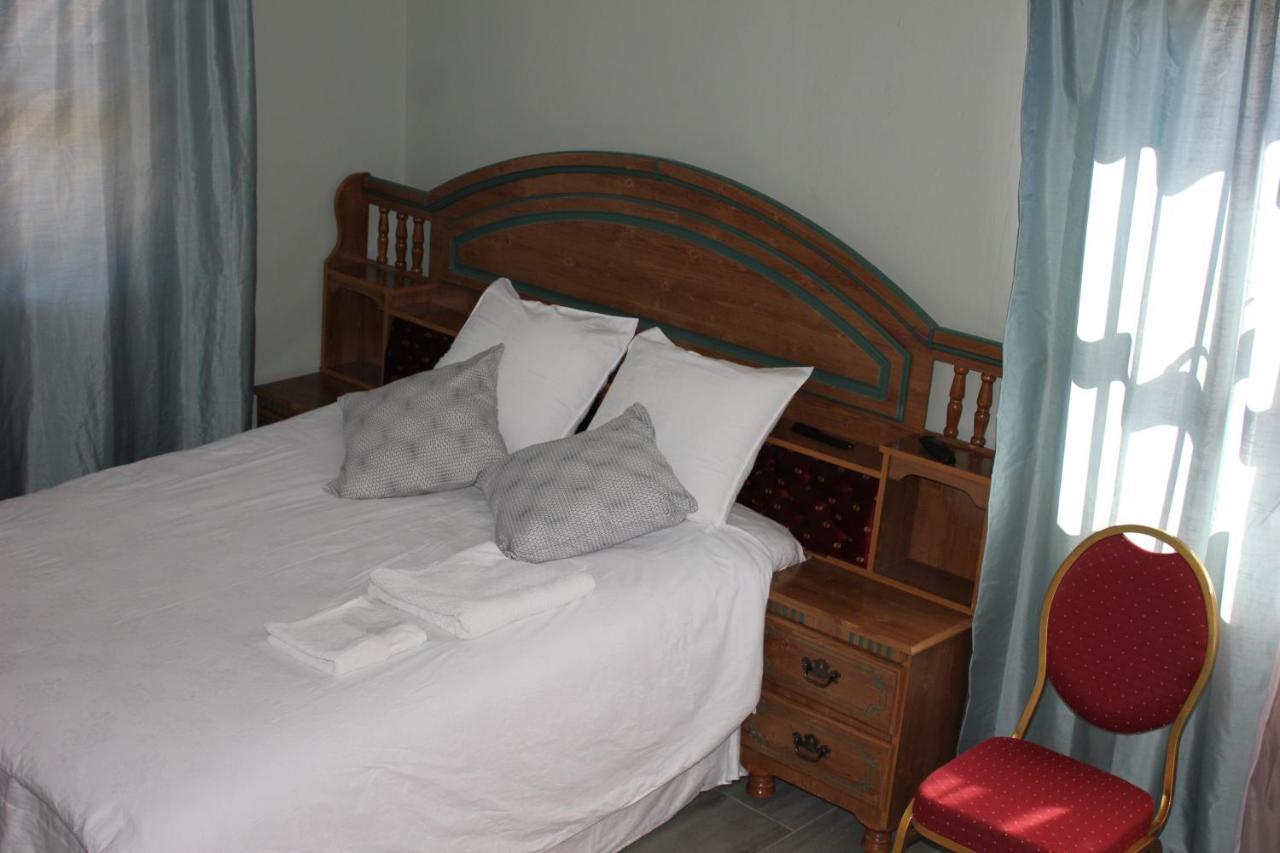 Coco Palm Bed & Breakfast Виндхук Экстерьер фото