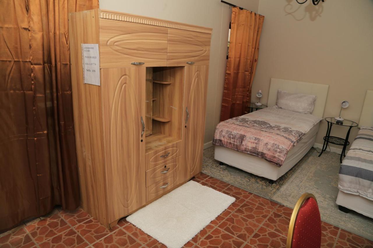 Coco Palm Bed & Breakfast Виндхук Экстерьер фото