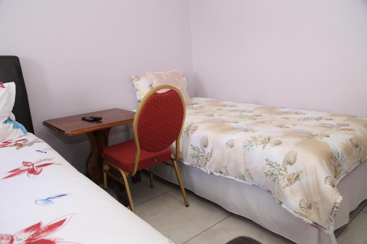 Coco Palm Bed & Breakfast Виндхук Экстерьер фото