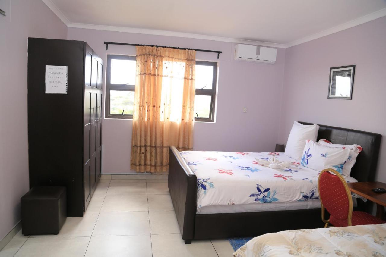 Coco Palm Bed & Breakfast Виндхук Экстерьер фото