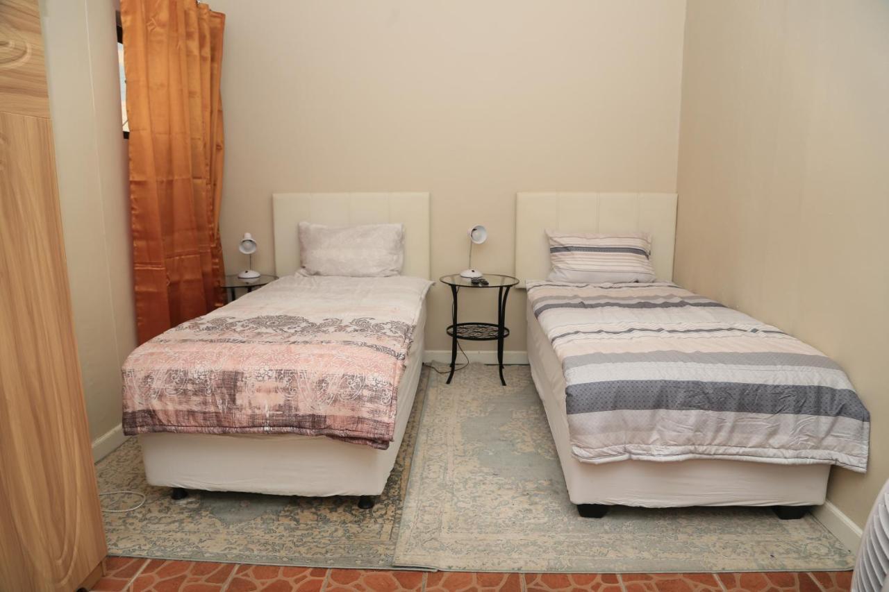 Coco Palm Bed & Breakfast Виндхук Экстерьер фото